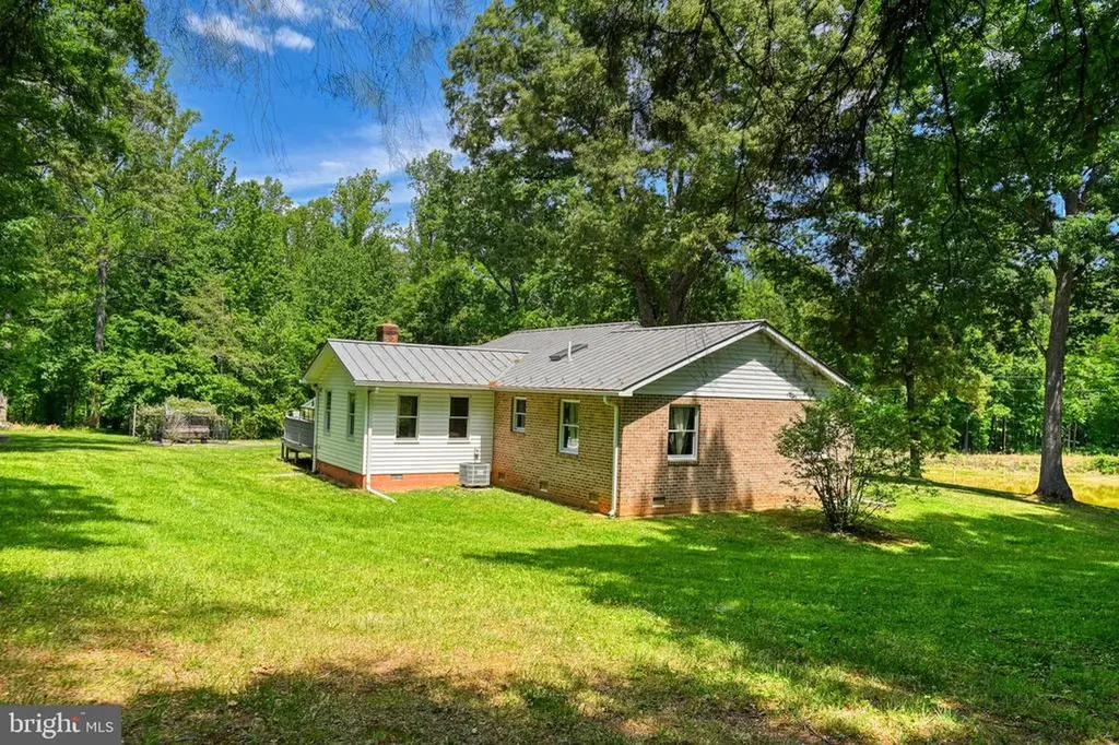 321 Willow Oak Lane Bumpass VA 23024