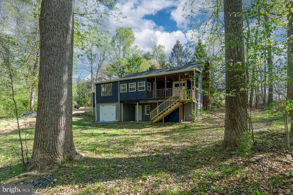 2367 Lakeshore Drive N Louisa VA 23093