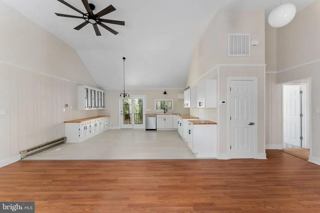 2367 Lakeshore Drive N Louisa VA 23093