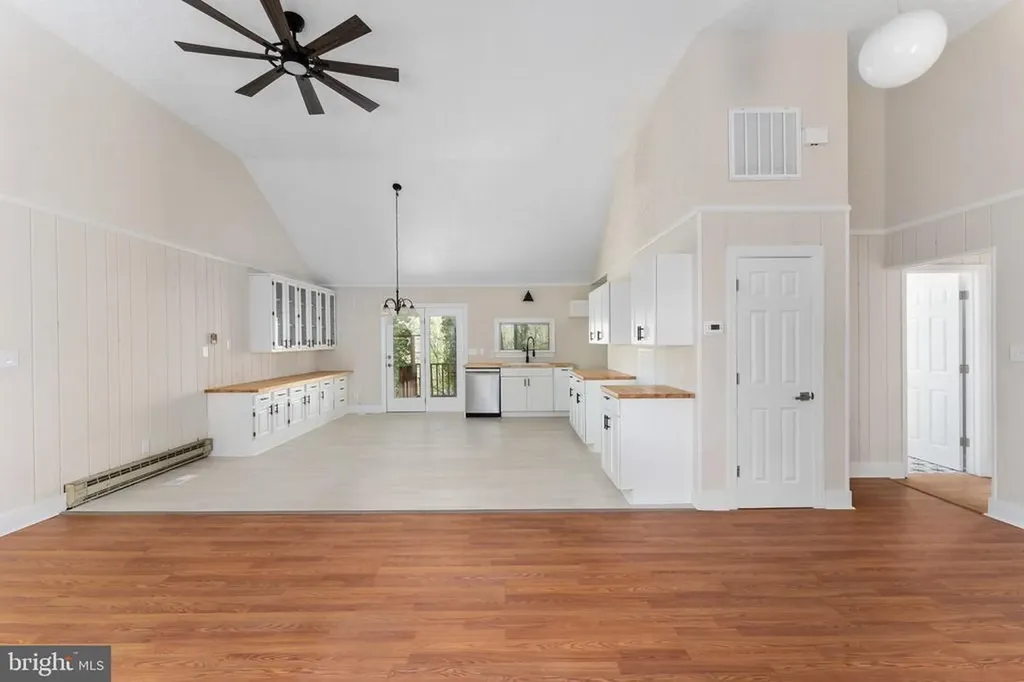 2367 Lakeshore Drive N Louisa VA 23093