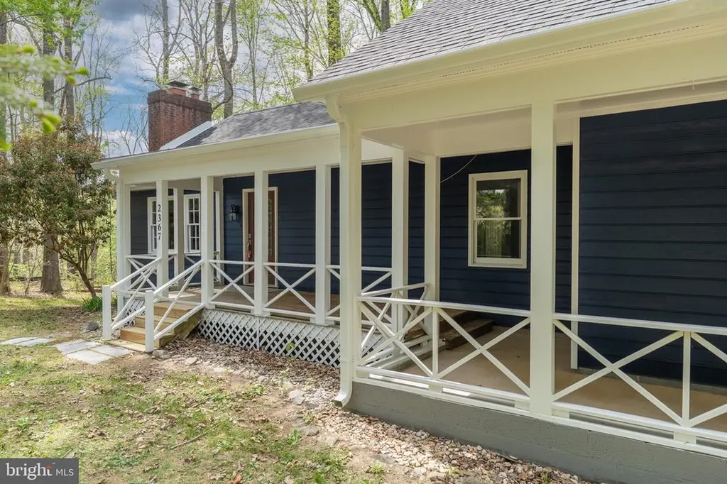 2367 Lakeshore Drive N Louisa VA 23093