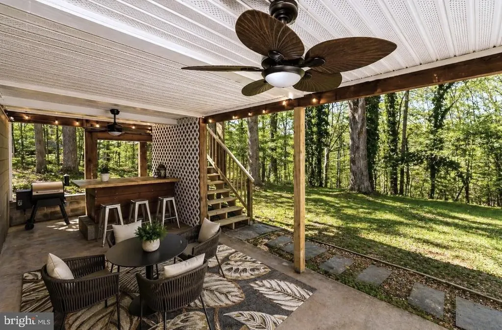2367 Lakeshore Drive N Louisa VA 23093