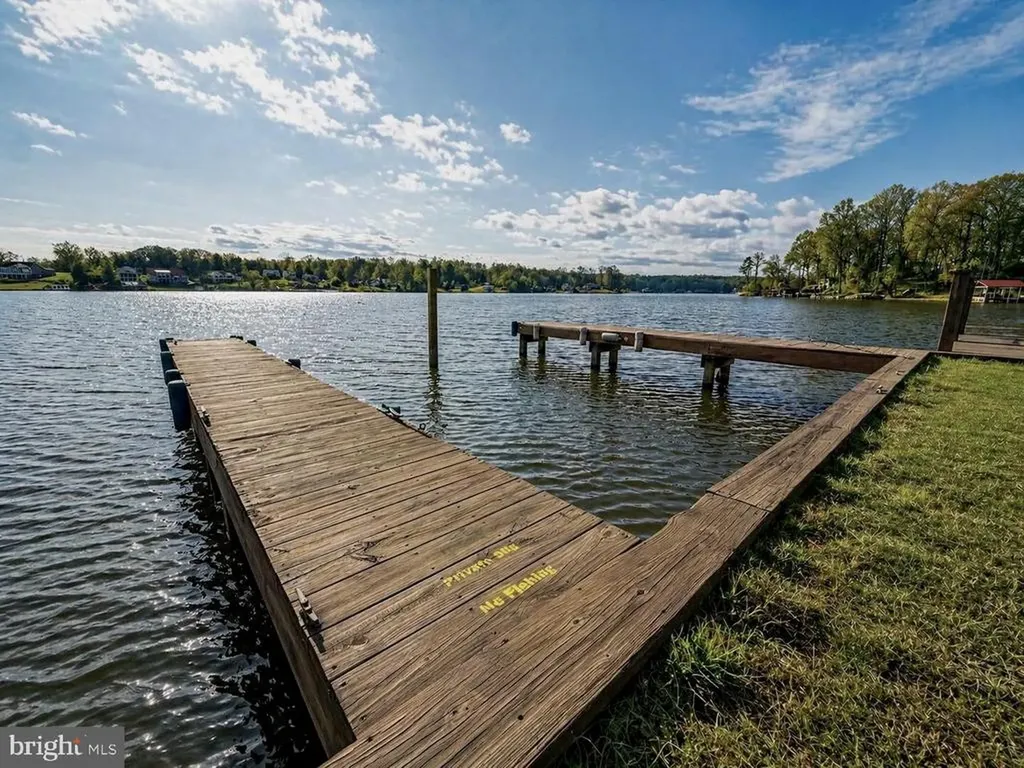 2367 Lakeshore Drive N Louisa VA 23093