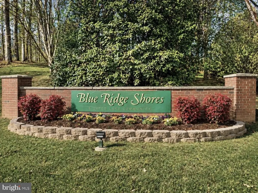 2367 Lakeshore Drive N Louisa VA 23093