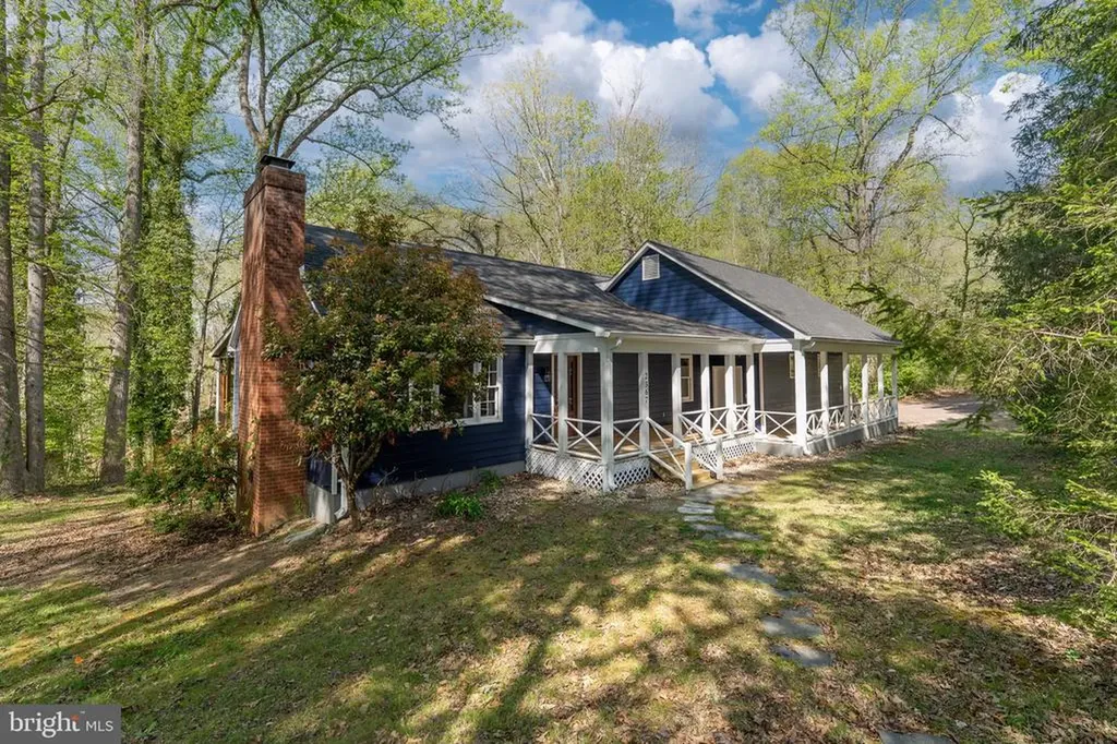 2367 Lakeshore Drive N Louisa VA 23093
