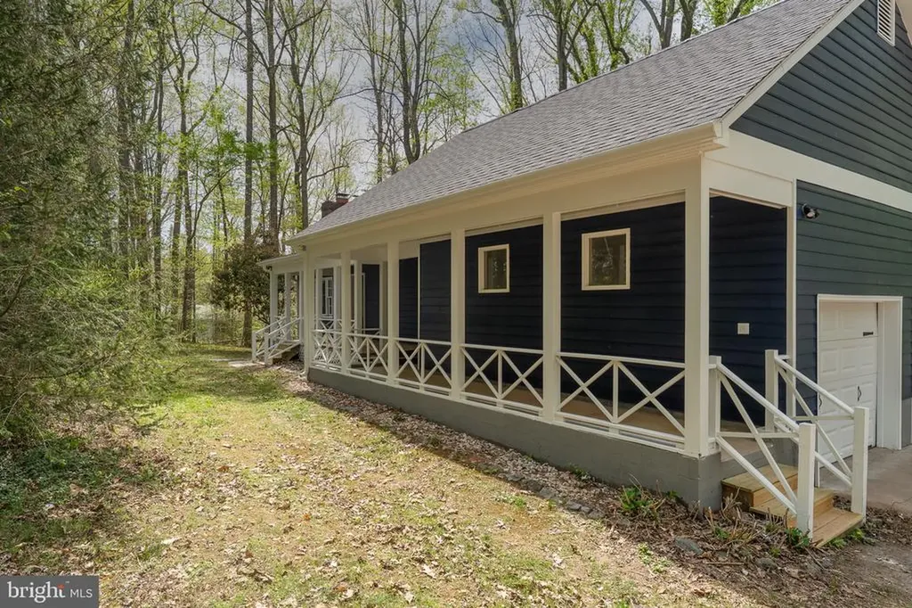 2367 Lakeshore Drive N Louisa VA 23093