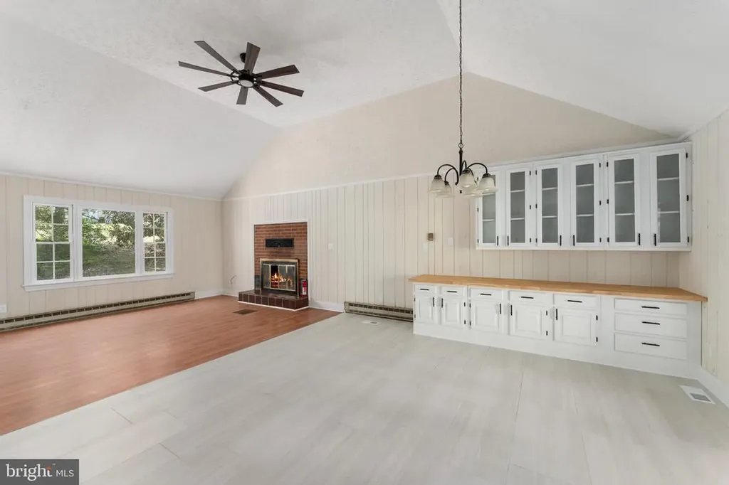 2367 Lakeshore Drive N Louisa VA 23093