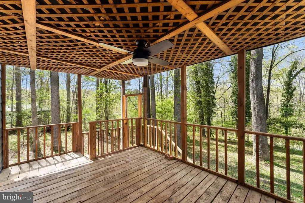 2367 Lakeshore Drive N Louisa VA 23093