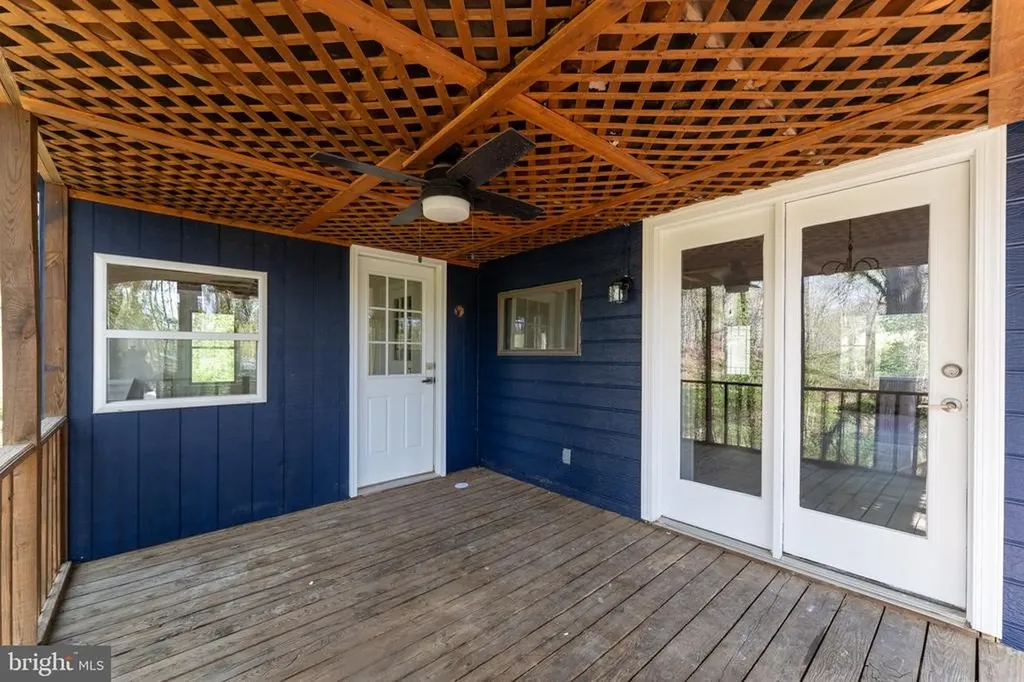 2367 Lakeshore Drive N Louisa VA 23093