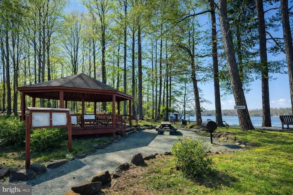 33 Bogey Lane Bumpass VA 23024