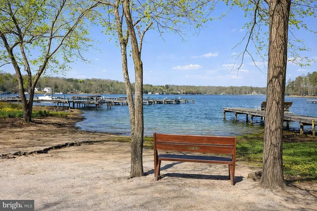 33 Bogey Lane Bumpass VA 23024