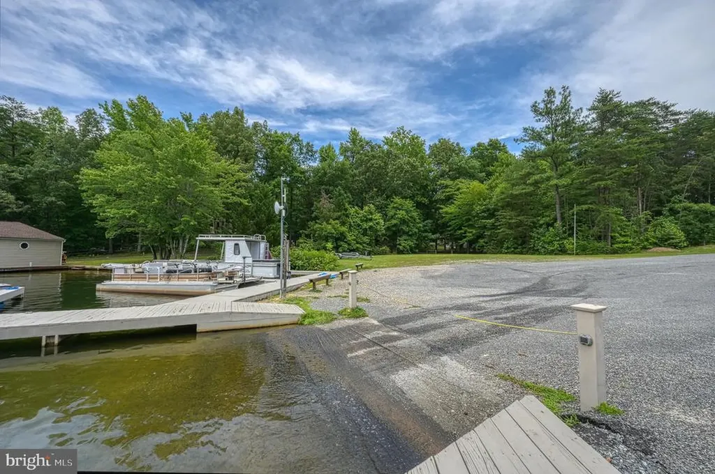 199 Hickory Lane Bumpass VA 23024