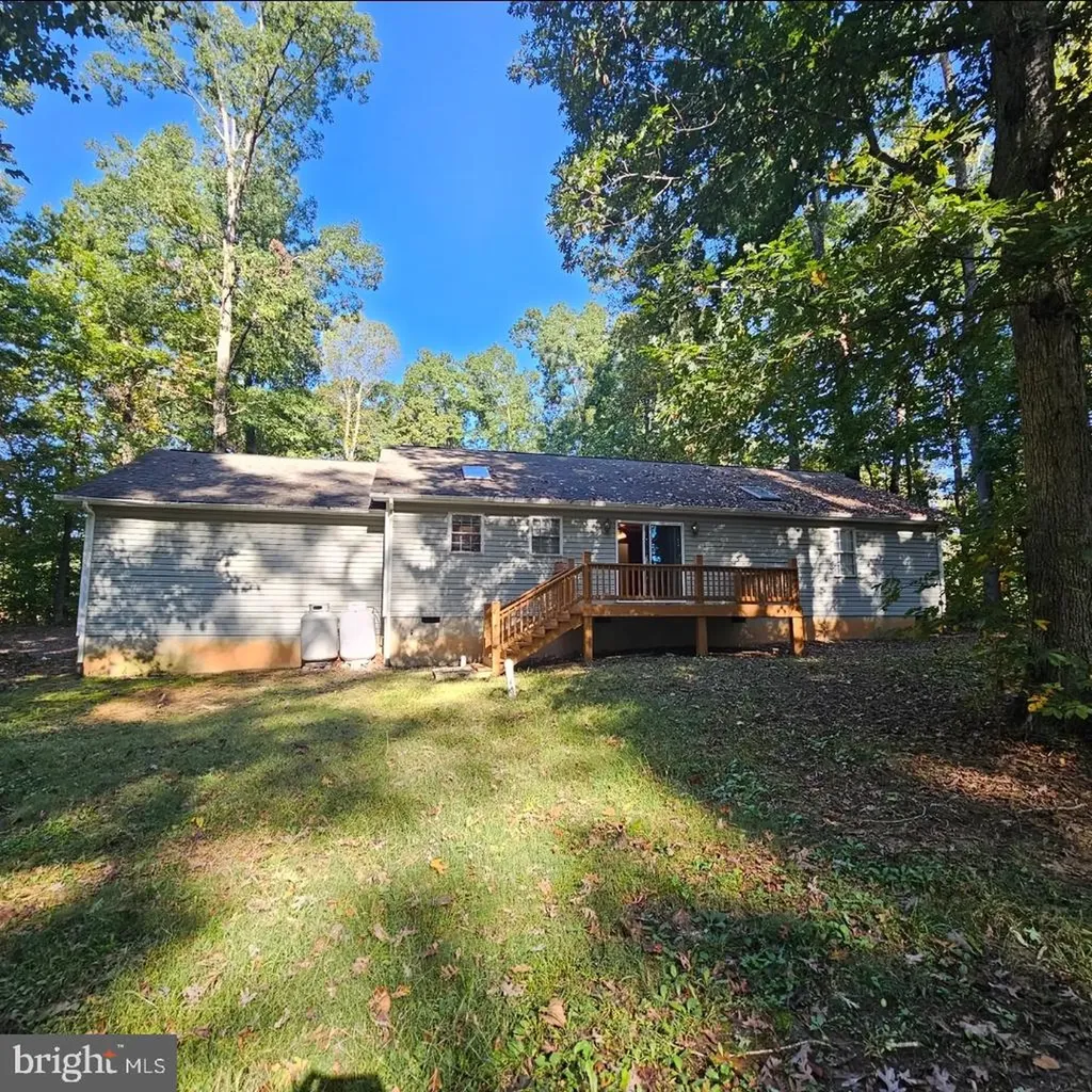 1276 Peach Grove Road Louisa VA 23093