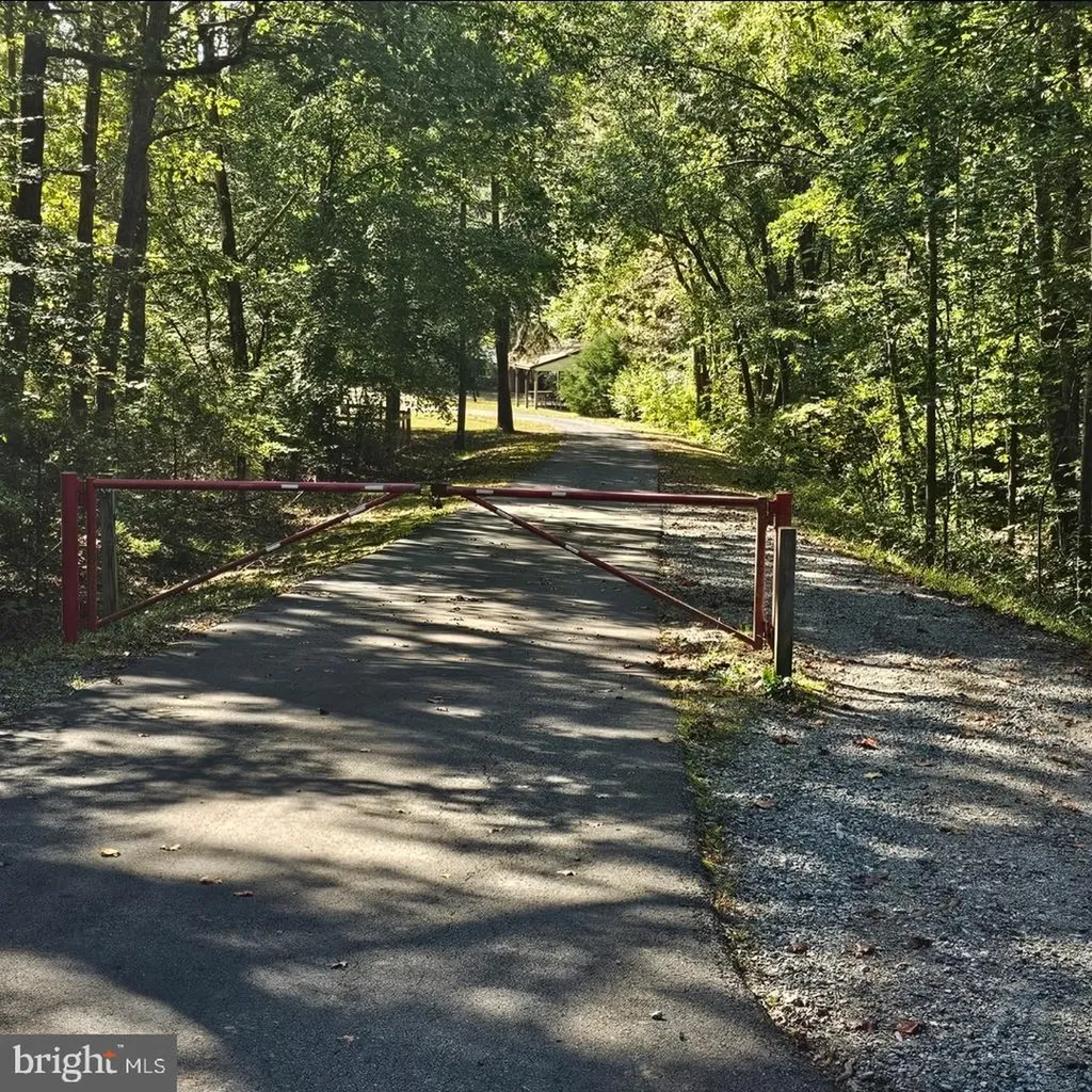 1276 Peach Grove Road Louisa VA 23093