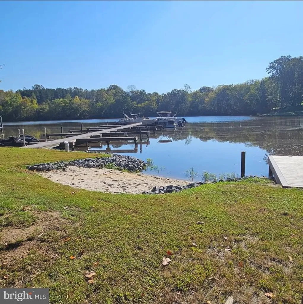 1276 Peach Grove Road Louisa VA 23093