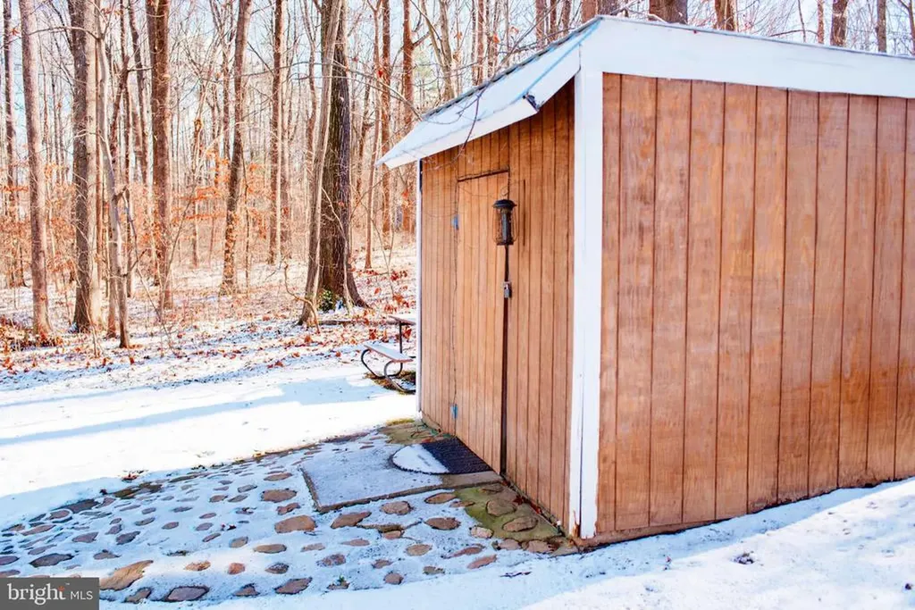 1659 Lakeshore Drive S Louisa VA 23093