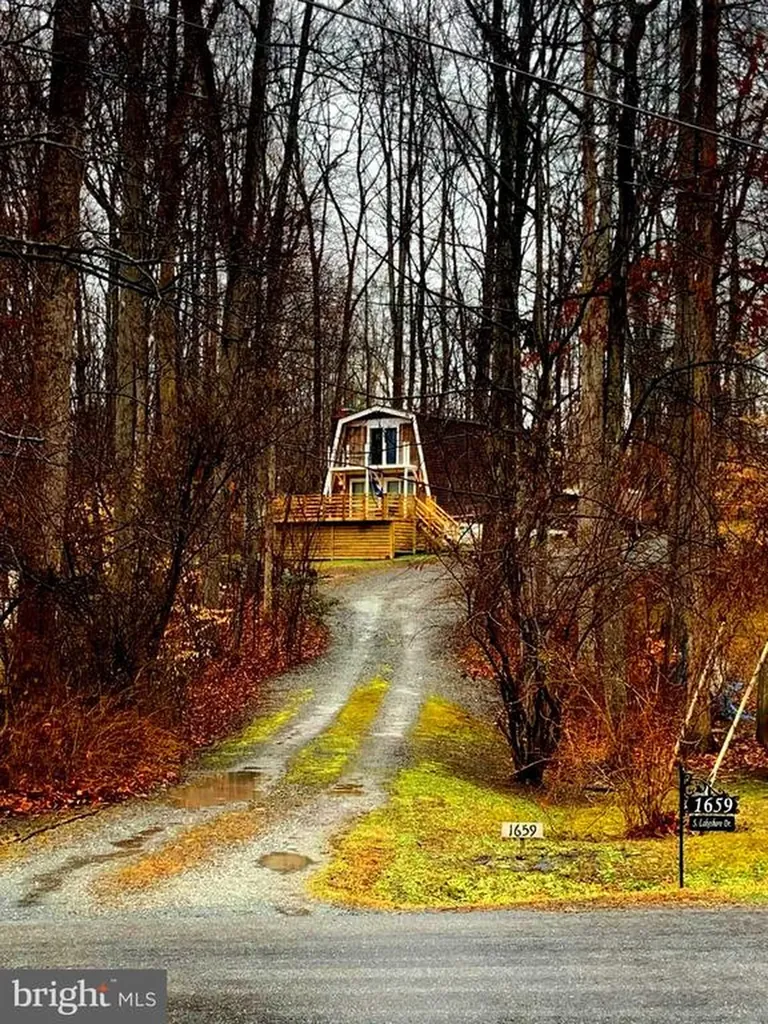 1659 Lakeshore Drive S Louisa VA 23093