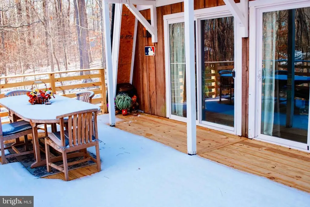 1659 Lakeshore Drive S Louisa VA 23093