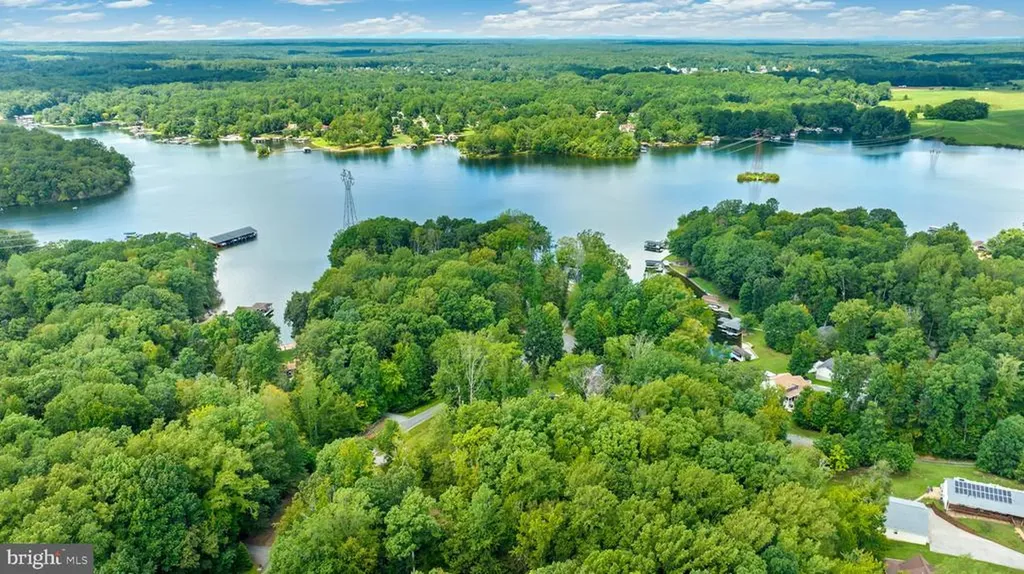 296 Robbie Road Bumpass VA 23024