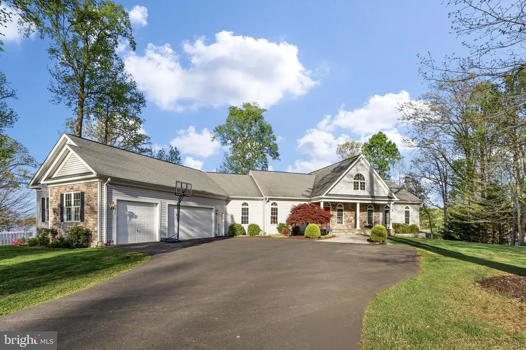544 Ark Avenue Bumpass VA 23024