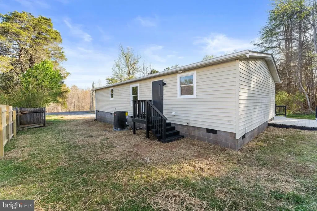 3367 Davis Highway Louisa VA 23093