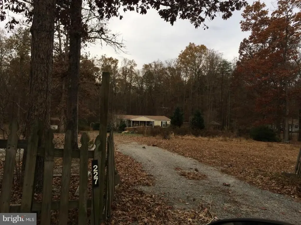 227 Carsons Corner Louisa VA 23093