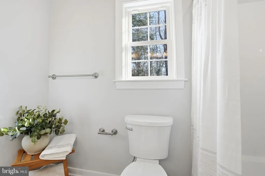 475 Fredericks Hall Road Bumpass VA 23024