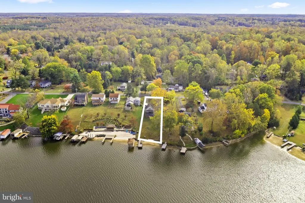 1250 Lakeshore Drive S Louisa VA 23093