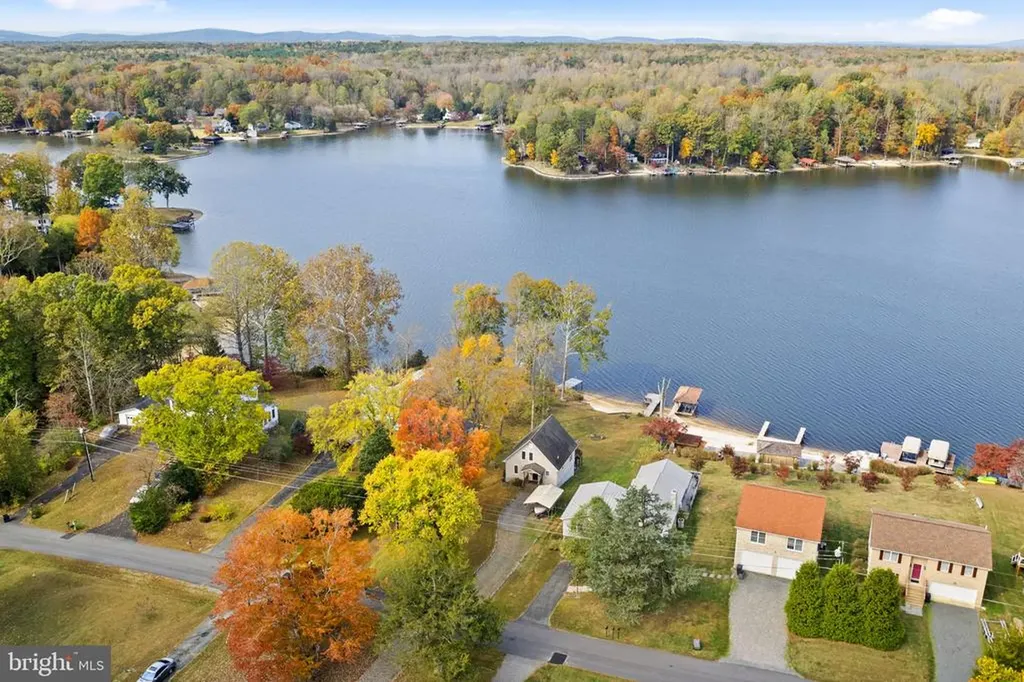 1250 Lakeshore Drive S Louisa VA 23093