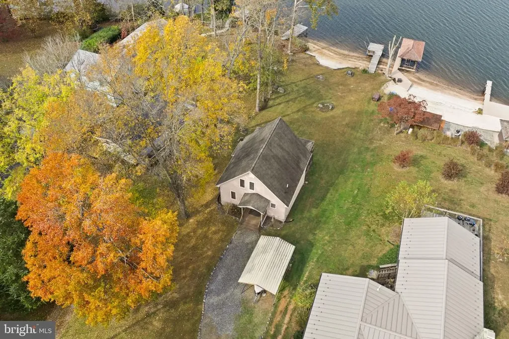 1250 Lakeshore Drive S Louisa VA 23093