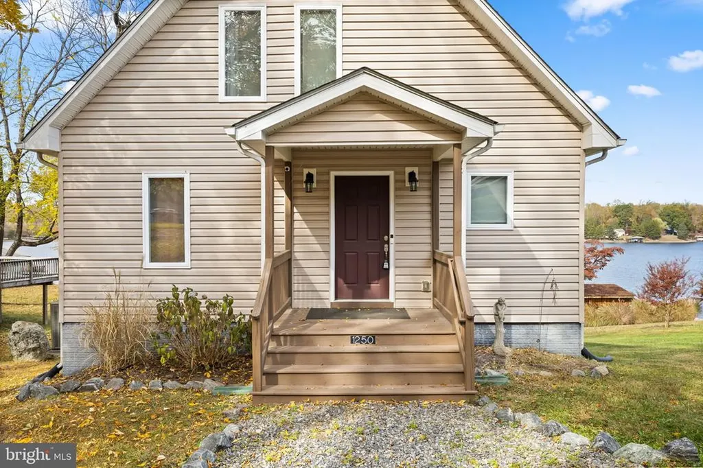 1250 Lakeshore Drive S Louisa VA 23093