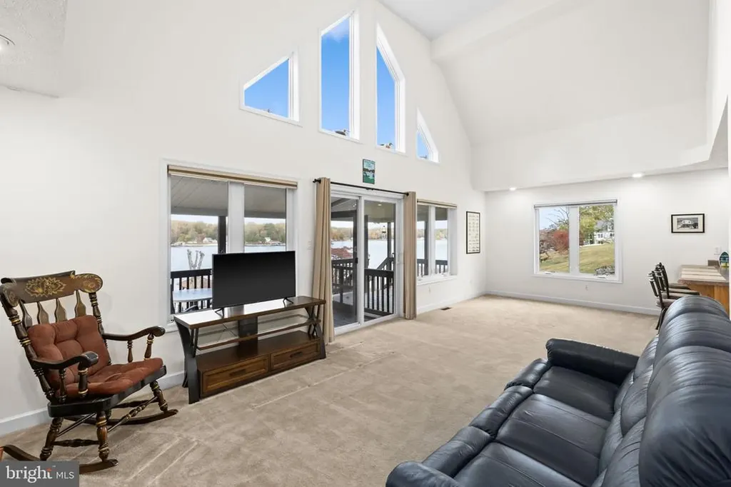 1250 Lakeshore Drive S Louisa VA 23093