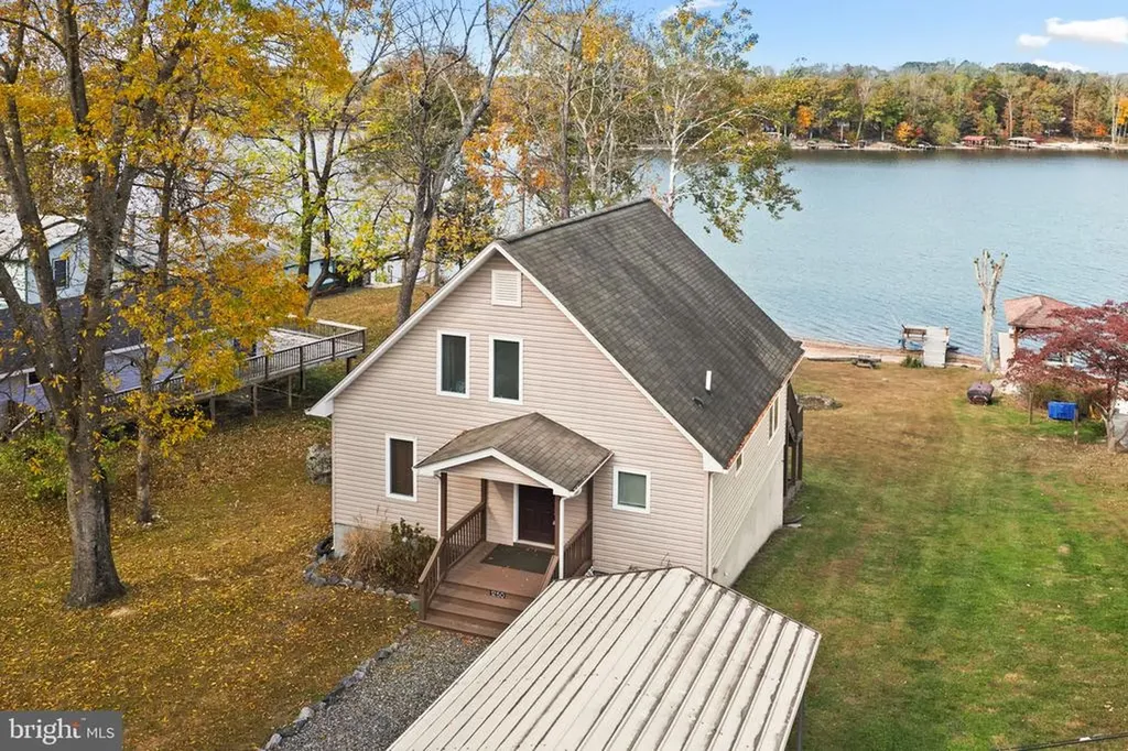 1250 Lakeshore Drive S Louisa VA 23093