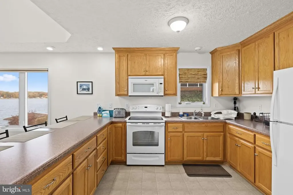 1250 Lakeshore Drive S Louisa VA 23093