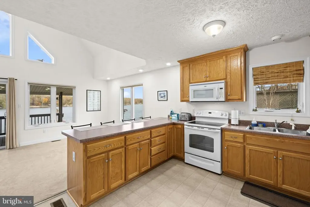 1250 Lakeshore Drive S Louisa VA 23093