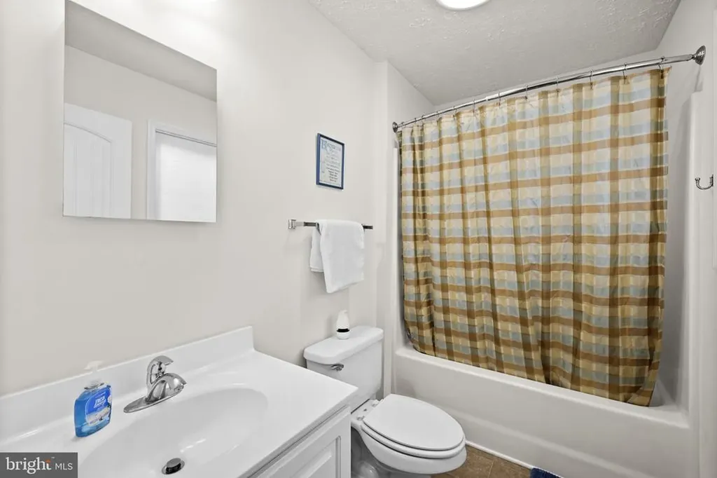 1250 Lakeshore Drive S Louisa VA 23093