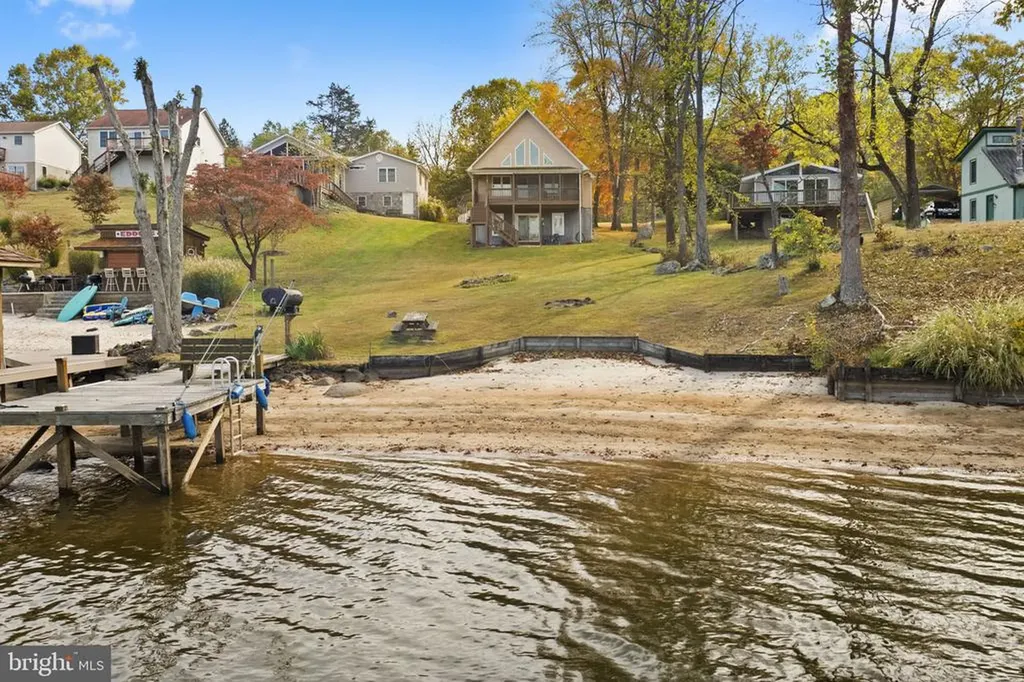 1250 Lakeshore Drive S Louisa VA 23093