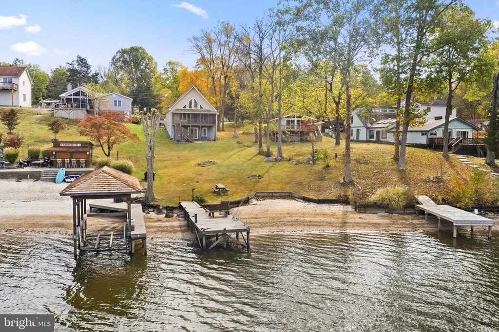 1250 Lakeshore Drive S Louisa VA 23093