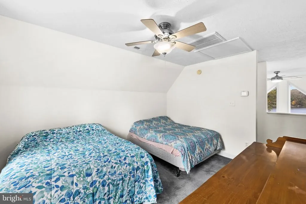 1250 Lakeshore Drive S Louisa VA 23093