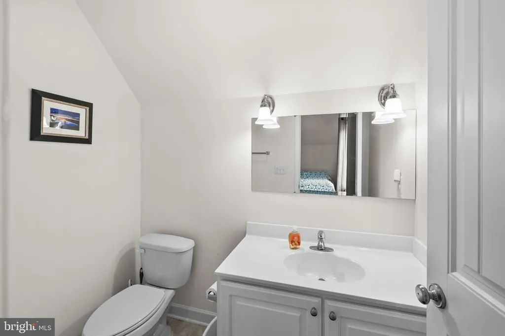 1250 Lakeshore Drive S Louisa VA 23093