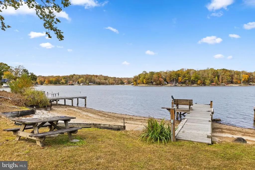 1250 Lakeshore Drive S Louisa VA 23093