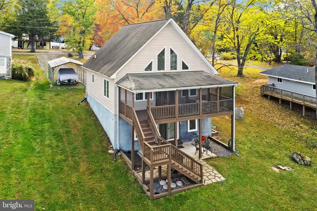 1250 Lakeshore Drive S Louisa VA 23093