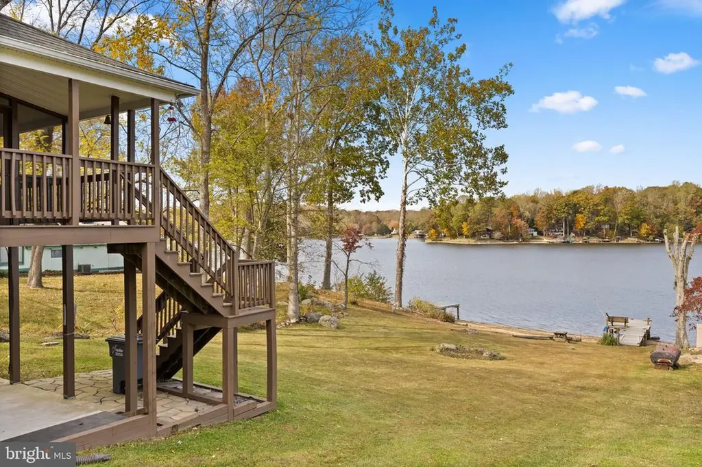 1250 Lakeshore Drive S Louisa VA 23093