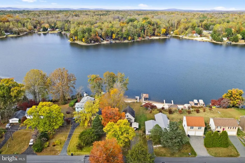 1250 Lakeshore Drive S Louisa VA 23093