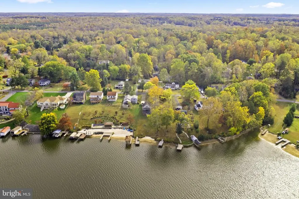 1250 Lakeshore Drive S Louisa VA 23093