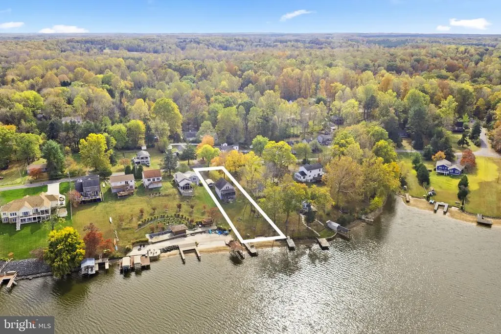 1250 Lakeshore Drive S Louisa VA 23093