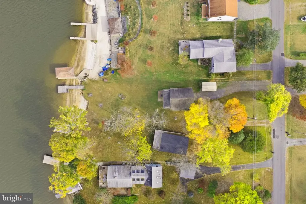 1250 Lakeshore Drive S Louisa VA 23093