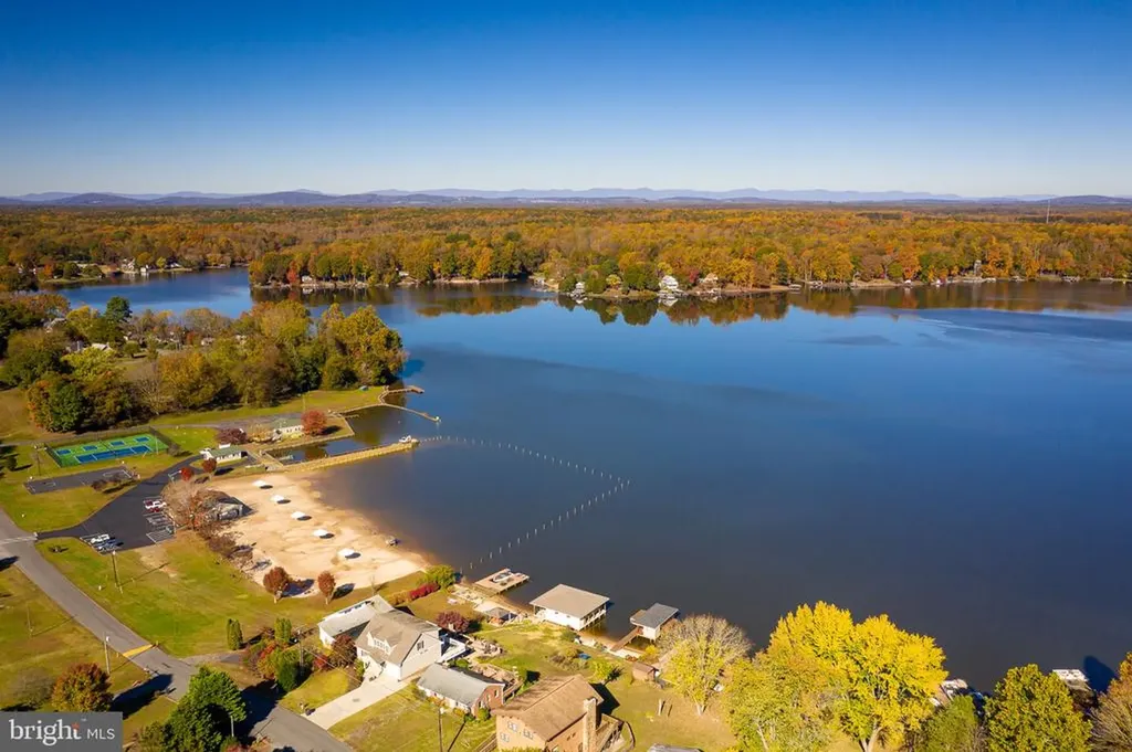 1250 Lakeshore Drive S Louisa VA 23093