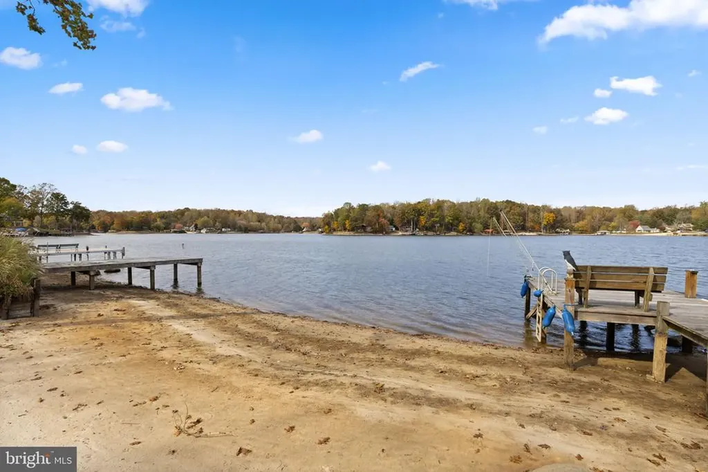 1250 Lakeshore Drive S Louisa VA 23093