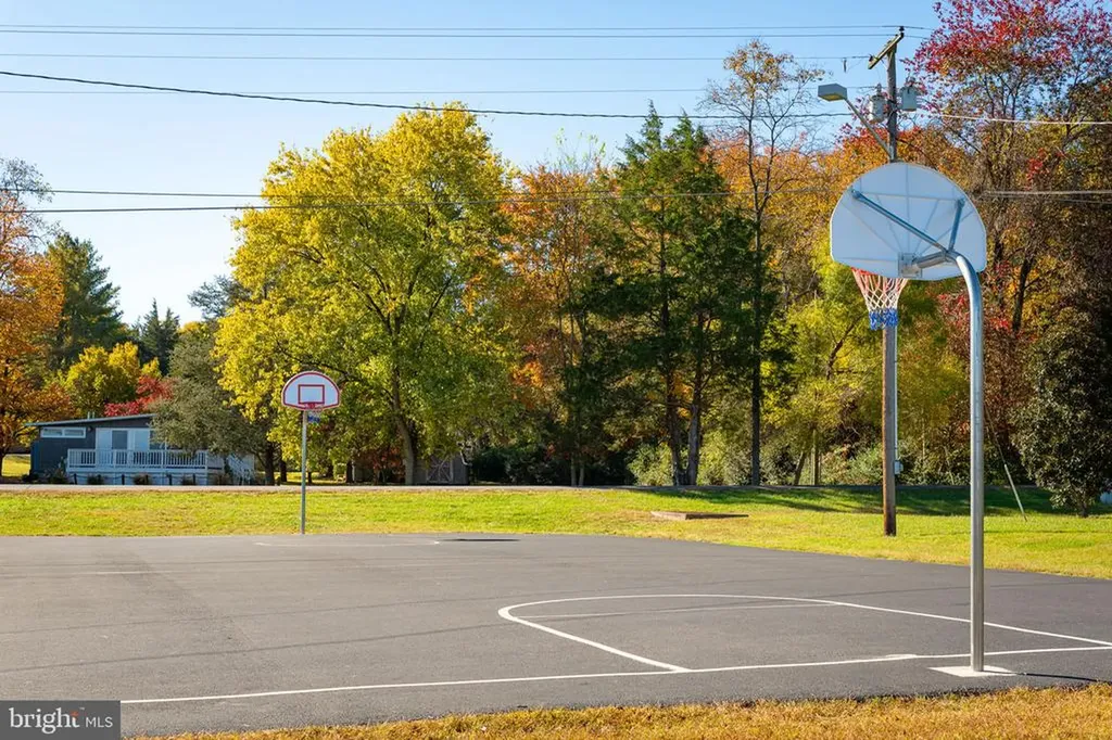 1250 Lakeshore Drive S Louisa VA 23093